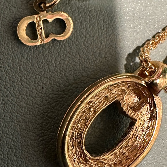 CHRISTIAN DIOR Vintage Oval Crystal Gold Plated Necklace - Picture 7 of 15